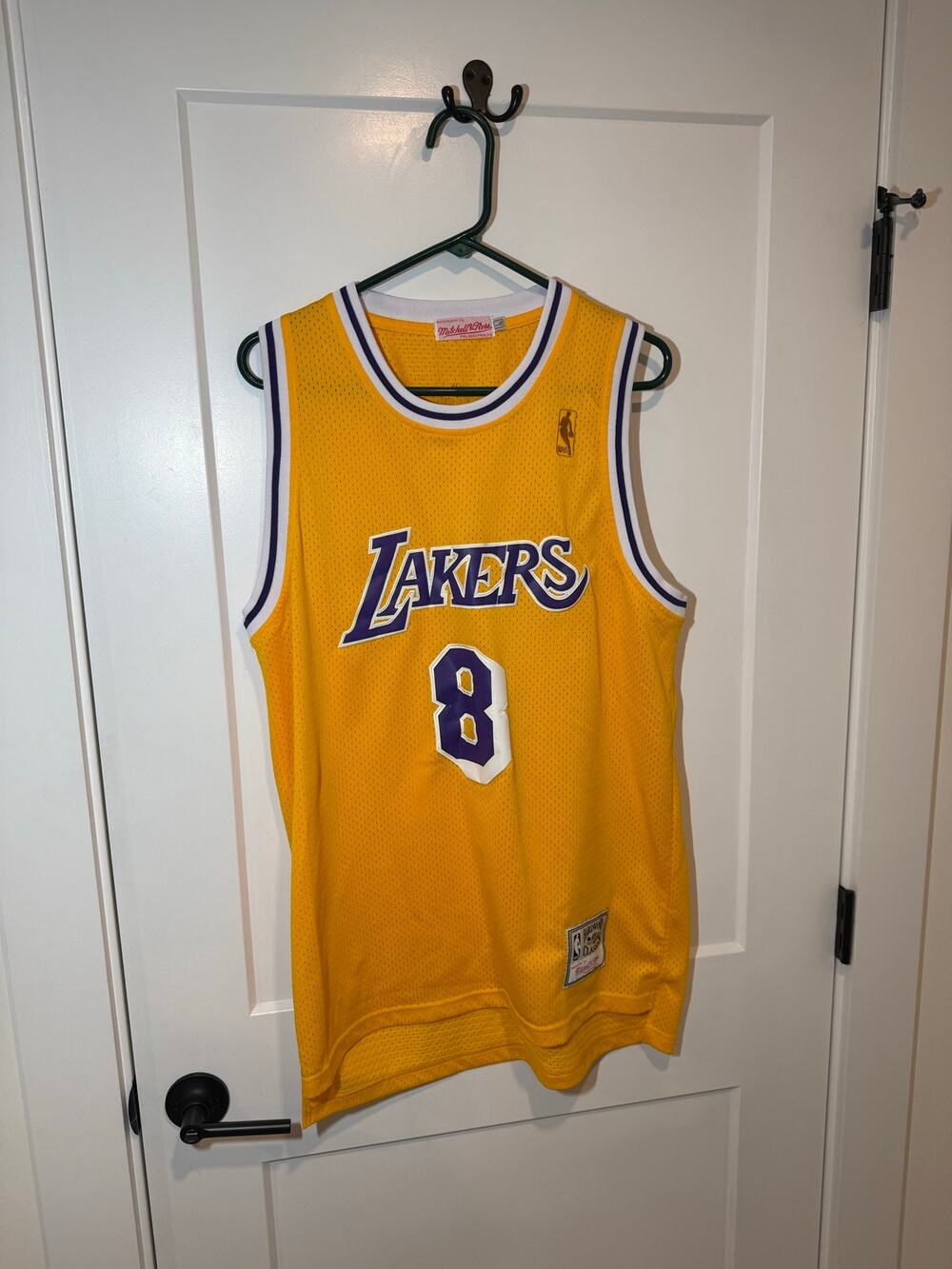 Kobe Bryant Mitchell & Ness Los Angelos Lakers Retro Swingman #8 NBA Jersey. L